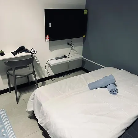 Neu Suites Studio Home Stay